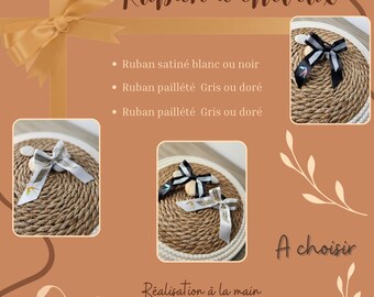 Elastique à cheveux avec ruban Gym, réalisé à la main. Avec ajout d’une gymnaste sur le ruban couleur or ou argenté en fonction du ruban.