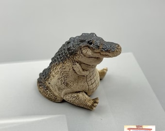 Cute Ceramic Alligator Sculpture: Adorable Crocodile Figurine for Tea Lovers