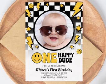 Invitación de cumpleaños "One Happy Dude" con emoticonos retro. Invitación para el primer cumpleaños de un niño. Fiesta retro. Plantilla de invitación editable "One Cool Dude" (Un tipo genial).