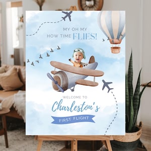 Placa de boas-vindas para festa de aniversário de avião personalizada, pôster de aniversário de avião, pôster para impressão de aniversário do primeiro voo, placa de boas-vindas para festa de avião