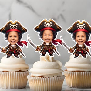 Topper per cupcake con faccia personalizzata, topper per cupcake pirata, topper per cupcake personalizzato, topper per cupcake con faccia su bastoncino, decorazione per feste pirata, compleanno pirata