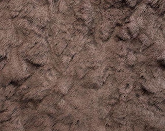 Könnte beinhalten: Nahaufnahme eines braunen Kunstpelzes mit weicher, plüschiger Textur.