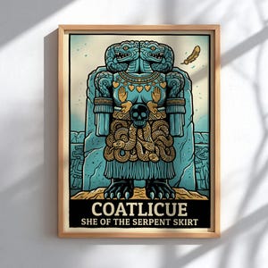 Op de afbeelding: Een ingelijste kunstdruk met een gestileerde illustratie van de godheid Coatlicue met twee slangenkoppen, een schedel bij de taille en een rok gemaakt van slangen. De tekst COATLICUE SHE OF THE SERPENT SKIRT staat in wit op een zwarte achtergrond.