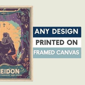 Op de afbeelding: Ingelijste canvas kunstprint met een vintage illustratie van Poseidon, de Griekse god van de zee, met een drietand. Het kunstwerk heeft een retro esthetiek met een kleurenpalet van paars, blauwgroen en oranje. De tekst "ANY DESIGN PRINTED ON FRAMED CANVAS" is ook zichtbaar.