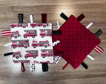 Zabawka-sprężyna dla niemowląt "Wóz strażacki", ręcznie robiona sensoryczna zabawka materiałowa