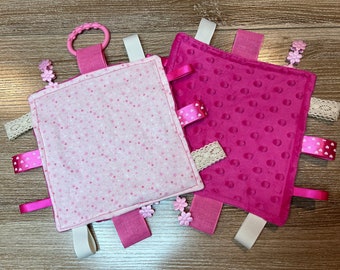 Estrellas rosas, juguete sensorial para bebés hecho a mano con sonido crujiente.