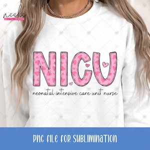 Archivo PNG del Día de San Valentín para enfermeras de la UCIN, diseño de letras con patrón de corazones de enfermeras de la unidad de cuidados intensivos neonatales para sublimación de camisetas de enfermeras
