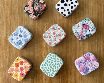 Floral Magnetic Needle Tin * Needle Storage * Cross-Stitch * Embroidery * Mini Tin * Notion * Needle Nanny