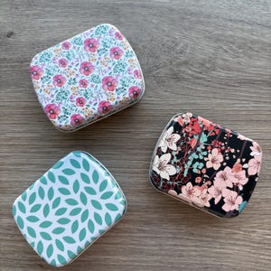 Boîte à aiguilles magnétique florale * Rangement d'aiguilles * Point de croix * Broderie * Mini boîte métallique * Cadeaux fantaisie * Needle Nanny