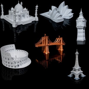 Könnte beinhalten: Eine Sammlung von weißen, im 3D-Druck hergestellten Miniatur-Sehenswürdigkeiten, darunter das Taj Mahal, das Sydney Opera House, Big Ben, das Kolosseum, der Eiffelturm und die Brooklyn Bridge. Die Modelle werden vor einem schwarzen Hintergrund präsentiert.