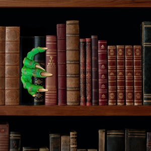 Monster in the Bookshelf: Whimsical 3D Printed Book Nook with Gothic Flair - Book Lovers, Horror Books