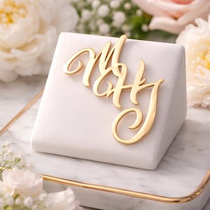 Spersonalizowana broszka z inicjałem | Prezent ślubny na klapę z inicjałem | Prezent dla drużby i taty | Broszka z inicjałem Szybka wysyłka