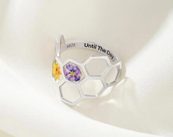 Personalized Birth Flower Honeybee Honeycomb Ring, Custom Name Ring with Birth Flower and Bee Design, Unique Gift for Her, Gift For Grandma