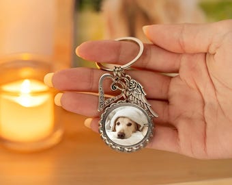 Personalisierte Foto Small Disc Keychain mit Flügeln | Herz Charm Schlüsselanhänger, Erinnerungs Schlüsselanhänger | Beileidsgeschenke, Trauergeschenk, Familiengeschenke