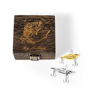 Personalized 2 Pcs Bionic Fish Shape Metal Fishing Lures Wooden Box Set with Engraved Text, Sea Tackle Set, Birthday/Fisherman Gift for Dad
