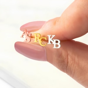 Pendientes pequeños personalizados con nombres de dos letras / Pendientes de plata de ley 925 con iniciales dobles / Regalo de cumpleaños o Navidad para pareja o amigo