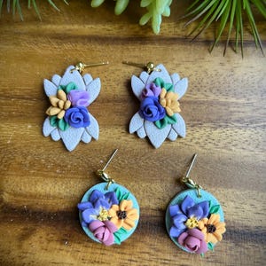 Floral and circle shape clay earrings | Botanical Earrings⎟Polymer Clay Earrings⎟Statement Earrings⎟Floral⎟Handmade⎟Lightweight
