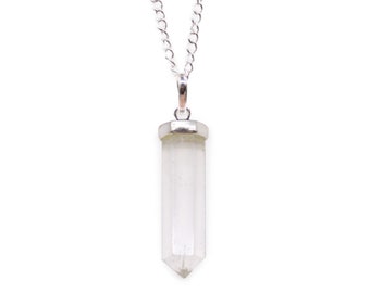 Pendentif pointe classique en pierres précieuses fabriqué à la main avec quartz de roche