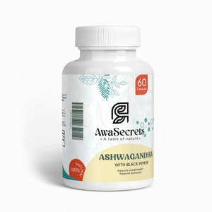 Puede incluir: Botella blanca con una etiqueta negra que dice "AwaSecrets - A taste of nature." y "Ashwagandha with Black Pepper". La botella contiene 60 c&aacute;psulas y est&aacute; etiquetada como "100% Natural".