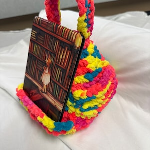 Kindle/ereader/phone poof
