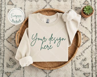 Zandkleurige Gildan 18000 mockup, Boho sweatshirt flat lay (digitale downloads)
