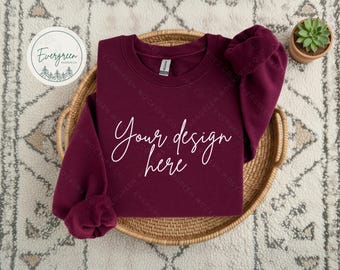 Gildan 18000 bordeauxrode mockup, boho-sweatshirt plat gelegd (digitale downloads)