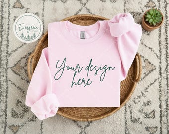 Gildan 18000 Lichtroze Mockup, Boho Sweatshirt Flat Lay (Digitale Downloads)