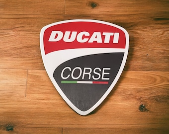 Ambachtelijke reproductie van het Ducati Corse wapenschild in hout, Ducati logo, Ducati Corse plaat, Ducati Corse embleem, Ducati foto