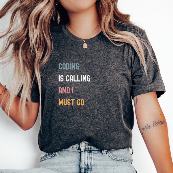 t-shirt Coder « Le codage m'appelle et je dois y aller » | chemise de programmeur, haut pour passionné de technologie, équipement de développeur de logiciels, cadeau de codeur, cadeau de développeur