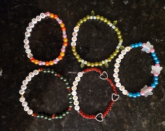 Kacey Musgraves friendship bracelets