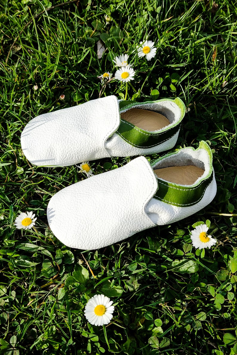 Slippers for children, Footwear for children, for nursery, kindergarten, home Made entirely of natural leather, Manual production, UNISEX Biały