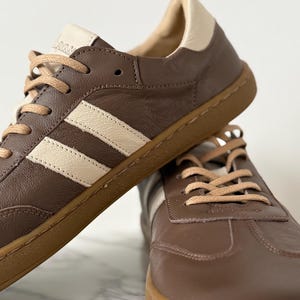 Bruine leren sneakers met blote voeten-look | Schoenen met brede neus | Minimalistische sneakers met zero drop | Handgemaakte leren schoenen | Comfortabel voor elke dag afbeelding 4
