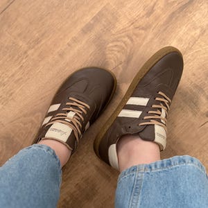 Bruine leren sneakers met blote voeten-look | Schoenen met brede neus | Minimalistische sneakers met zero drop | Handgemaakte leren schoenen | Comfortabel voor elke dag afbeelding 1