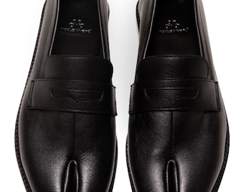 Tabi Loafers: Split-Toe Flats, Black Tabis