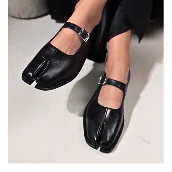 Tabi Shoes: Split-Toe Mary Jane Flats for Edgy Elegance (Black)