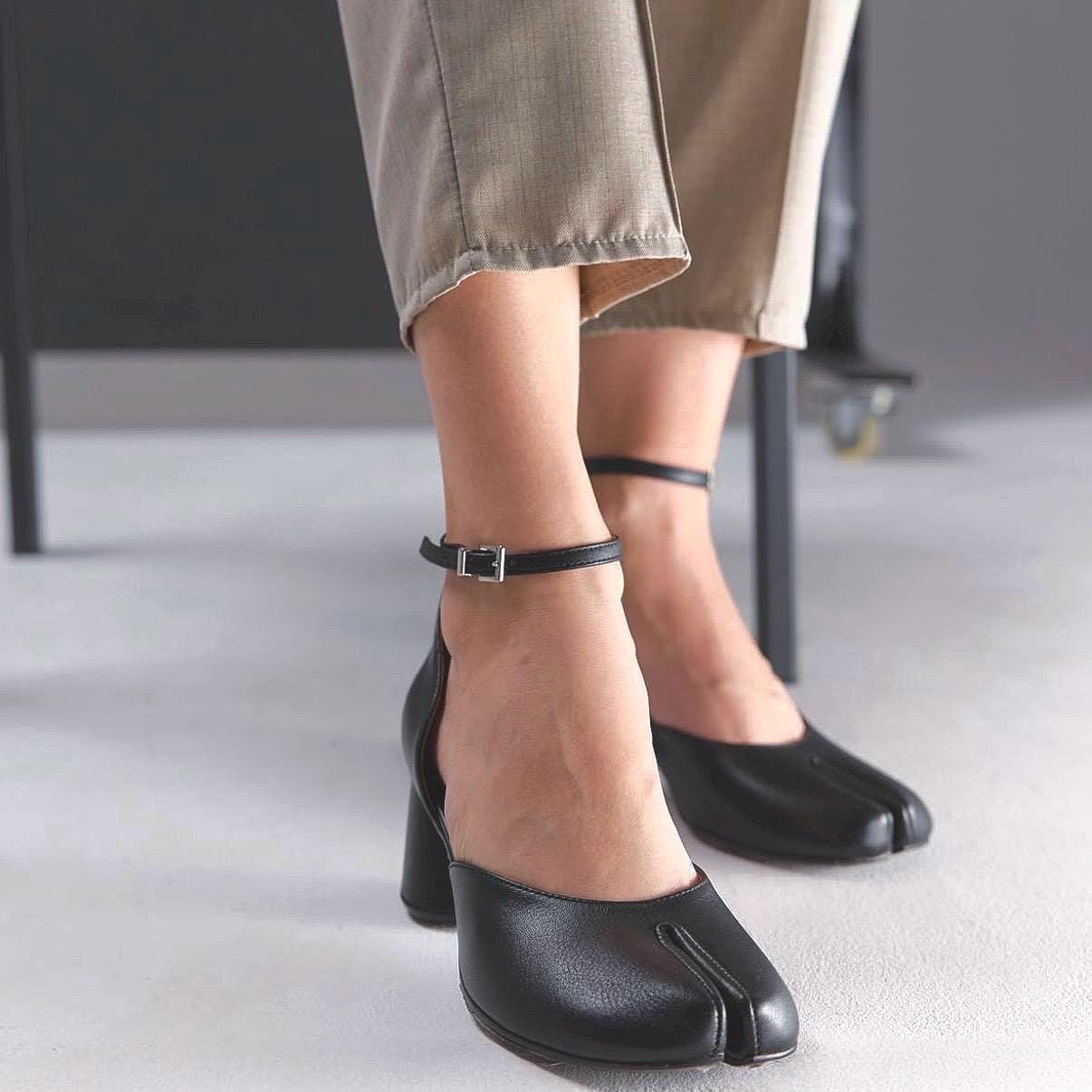 靴 Tabi Heels Tabi Heels with Ankle Straps by Maison Margiela- La Garçonne
