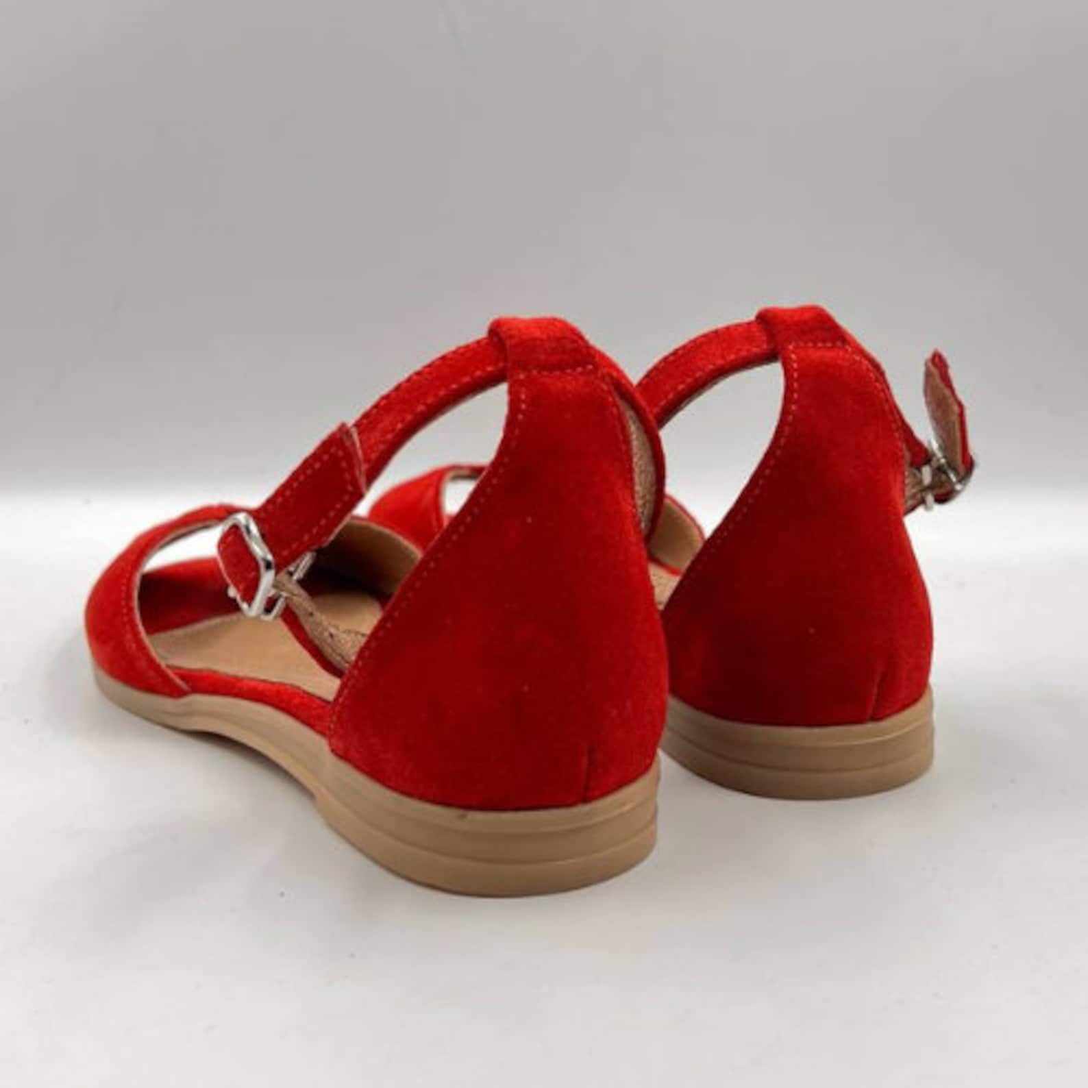 pointed mary jane shoes