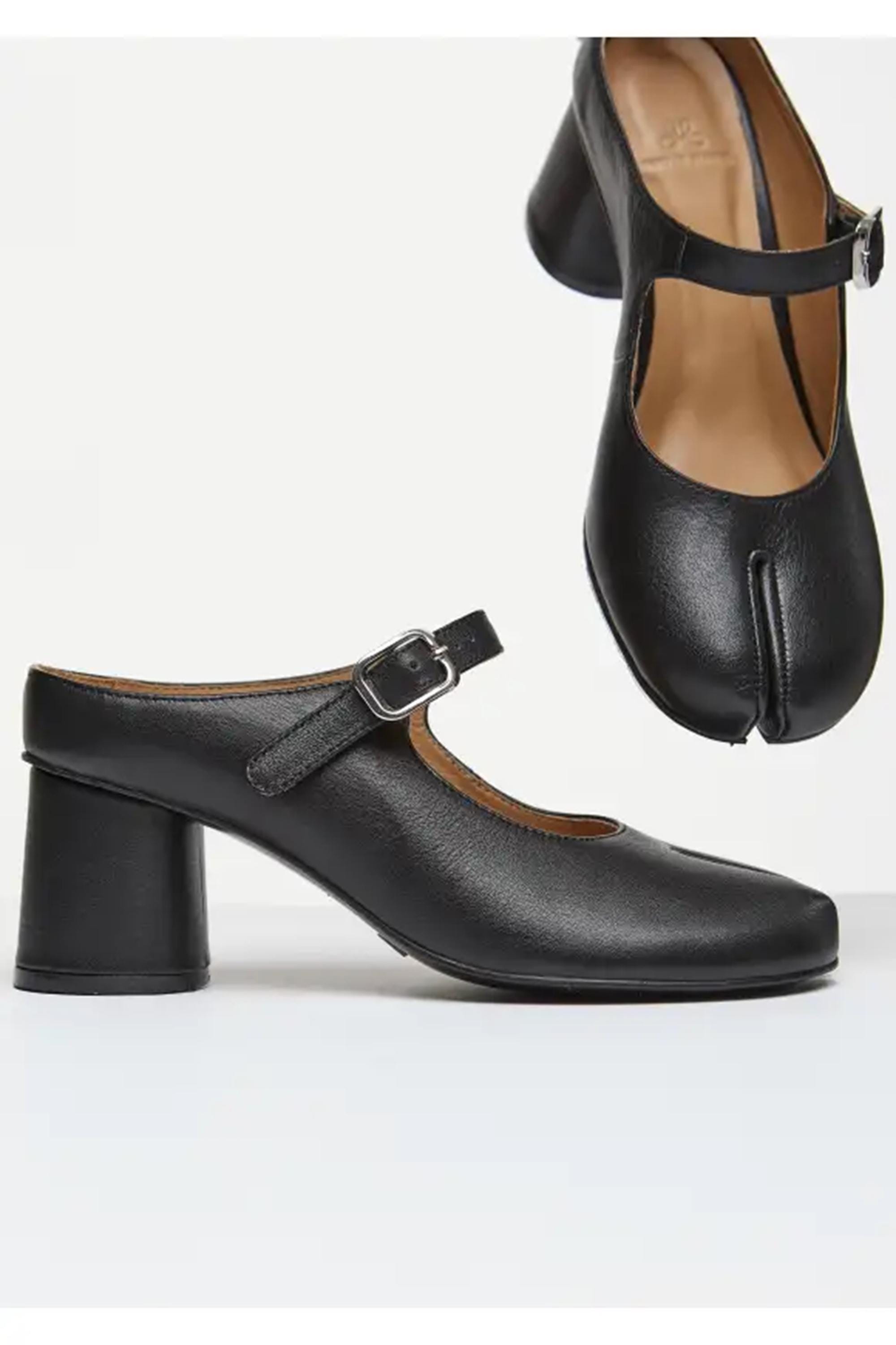 Maison Margiela 　 Tabi Double Strap　タビ Maison Margiela - Tabi Leather Heels in Black - S34WL0021