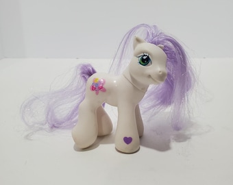 G3 My Little Pony Bebé GOODY GUMDROP 3.5" Cabello Espumillón Blanco Morado MLP 2002