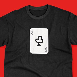 100% コットン製の子供用 Ace of Clubs T シャツ。トランプが描かれています。