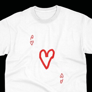 100%コットンで作られた子供用のハートのエースTシャツ。