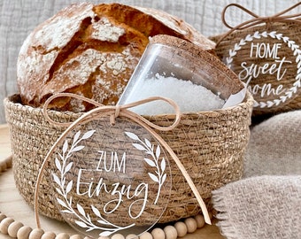 Geschenk zum Einzug, personalisierter Brotkorb/Geschenkkorb aus Seegras mit Anhänger