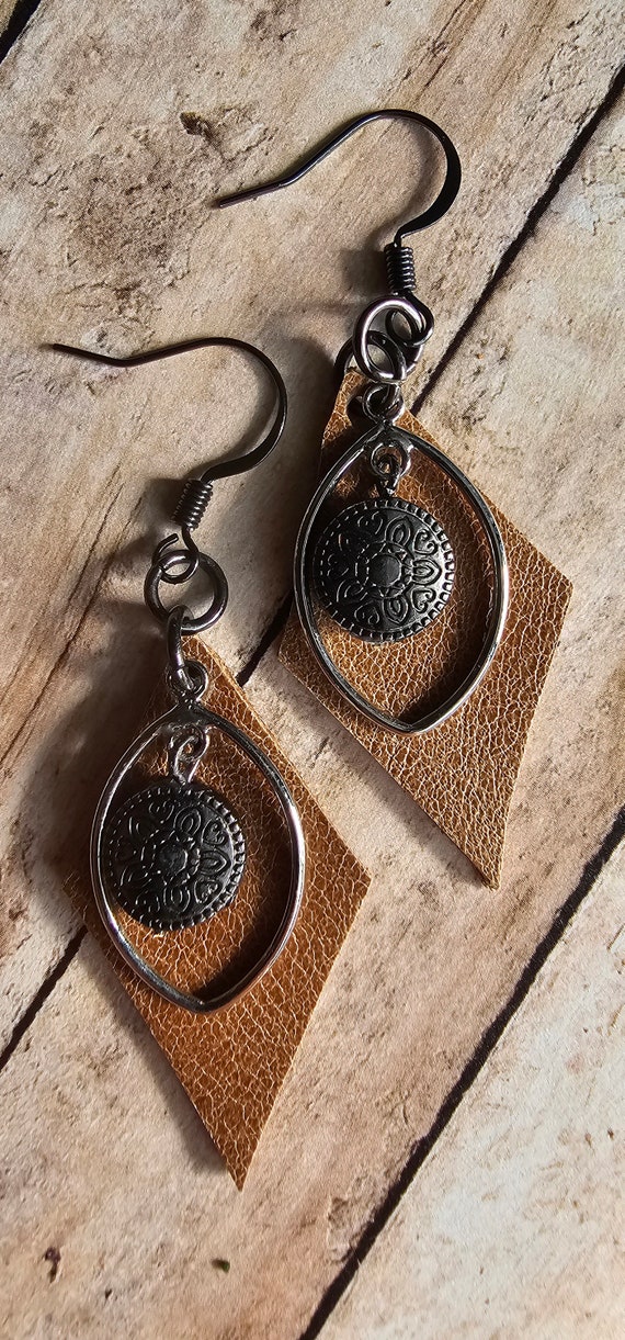 Tanned diamond shaped leather earrings