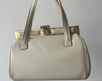 Gorgeous Creamy soft white leather vintage top handle handbag from the 1950s with gold hardware great condition beige