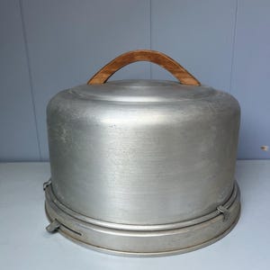 Vintage Cake Keeper By Mirro from the 1950s made in the USA Cake Carrier Wooden Handle Aluminum Sturdy Kitsch Decor 1950s kitchen Retro