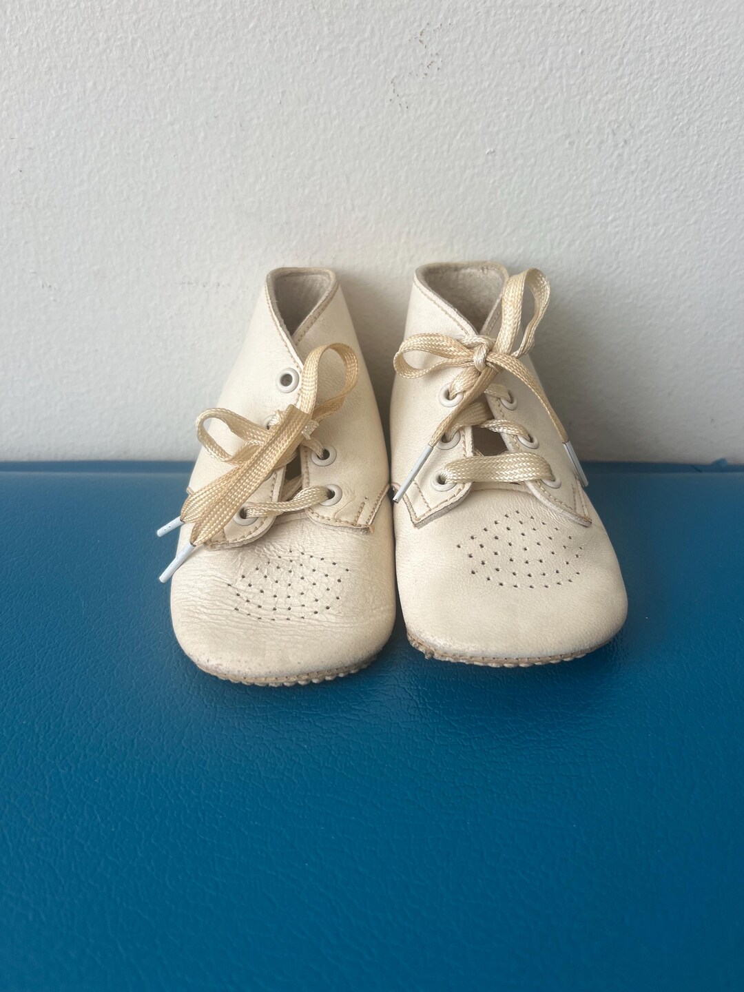 Vintage Leather White Baby Shoes Toddler Walking Shoes in White Photo ...