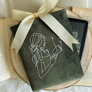 Personalized Kindle Sleeve | Handmade Padded Velvet Kindle Pouch | E-Reader Case, Kindle Cover, Kindle Sleeve, Kobo Sleeve | Gift for Her
