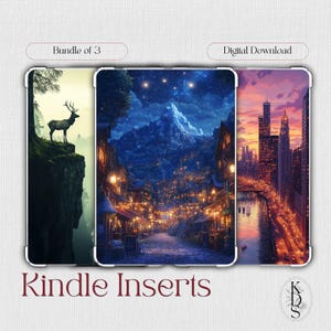 以下が含まれることがあります： 風景イラストが描かれたKindleインサート3点セット。崖の上の鹿、星空の下の村、夕焼けの街並みが描かれています。「Kindle Inserts」の文字が下部に表示されています。