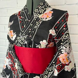 Japanese Yukata & Pre-tied Obi Set – Black Floral Print with Red Satin Bow Obi