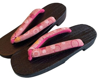 Japanese Women's Wooden Geta Sandals, Size M, Traditional Pink with a light pattern